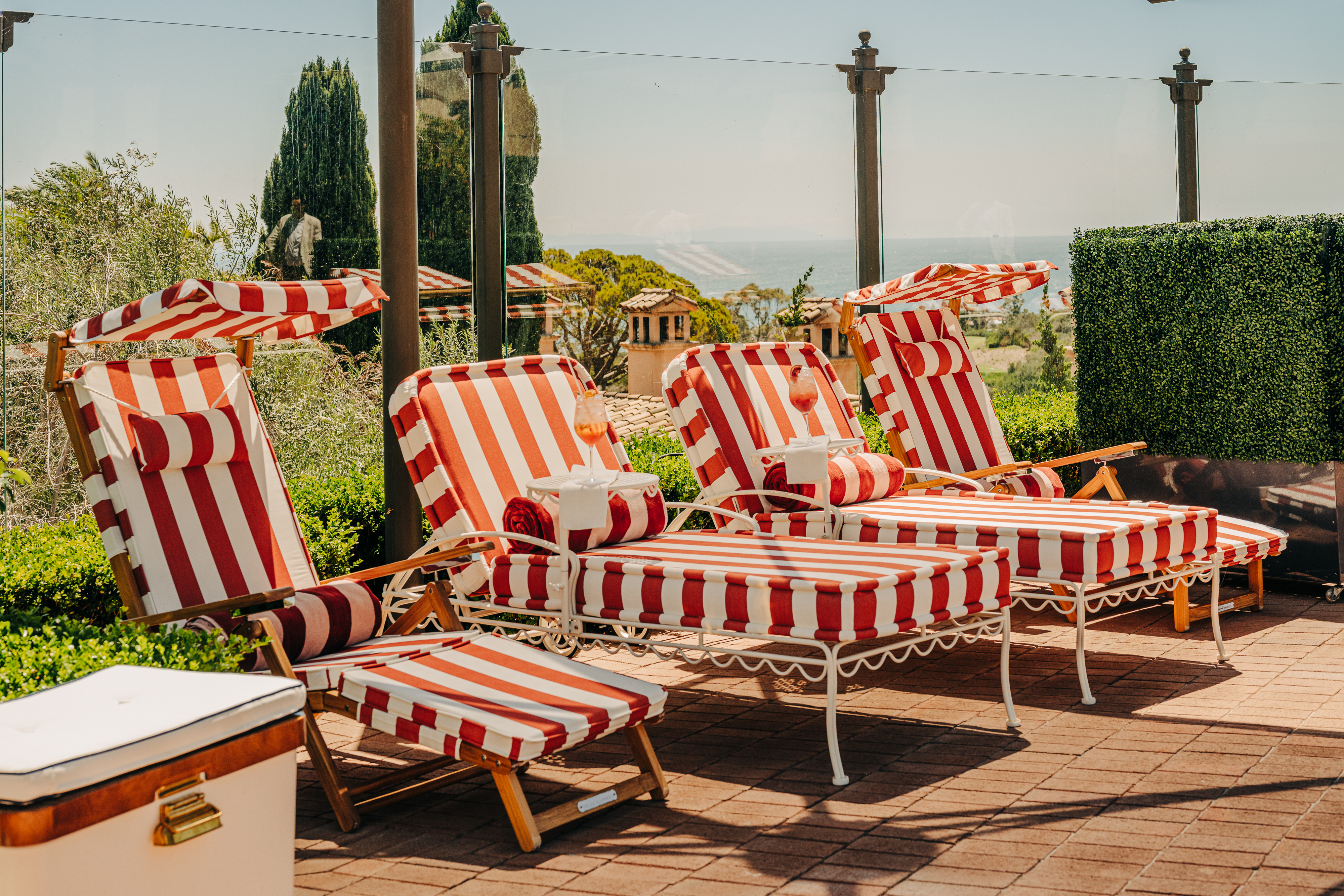 Bella Vista pool lounges